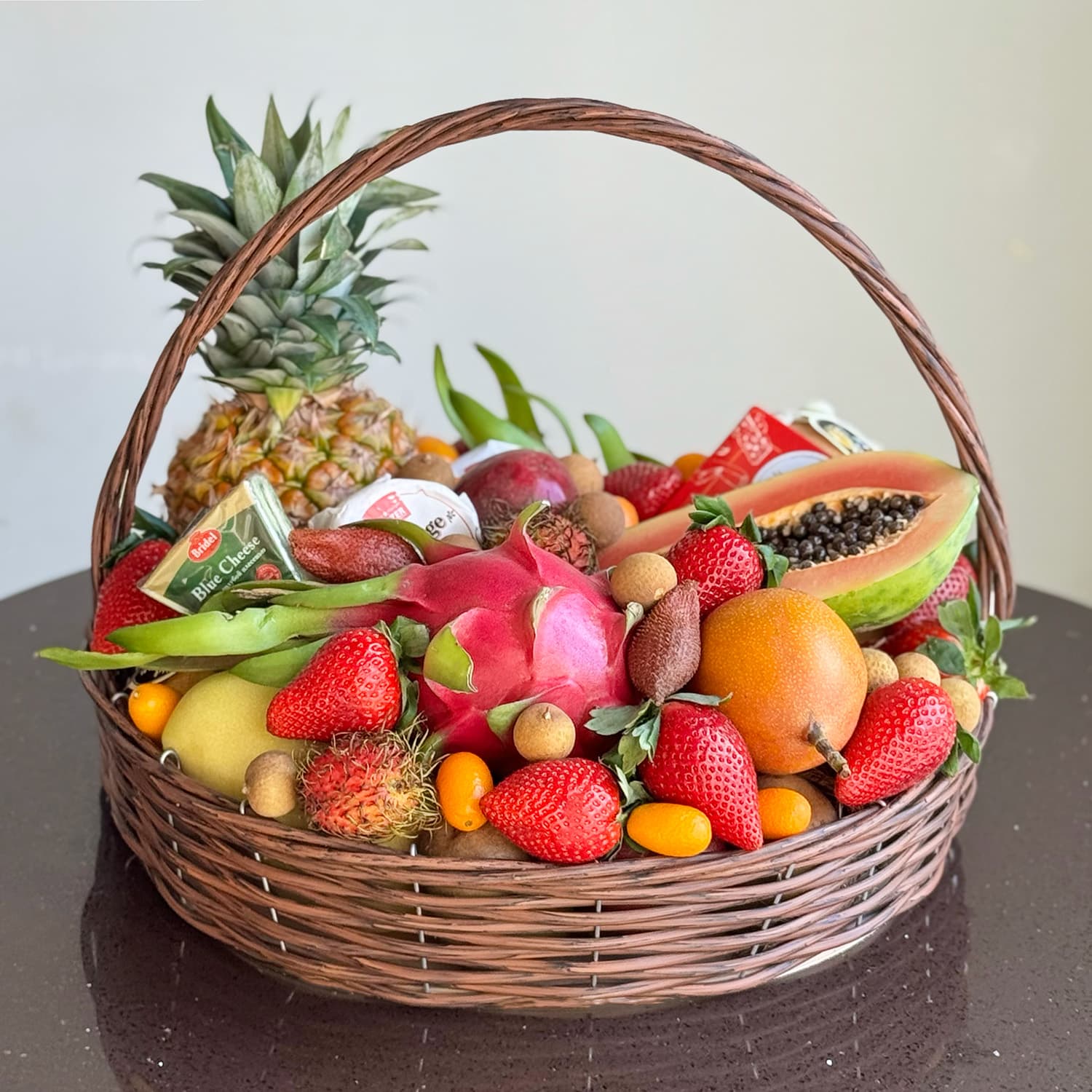 Фруктовая корзина "Сырная экзотика"