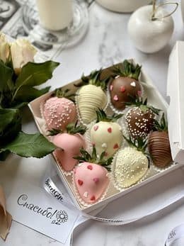 Клубника в шоколаде в коробке 'Ассорти'